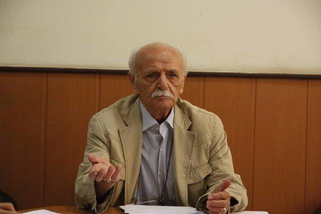 گفت وگو با هنرمندی که هم اندازه رادیو سن دارد! صدا گفت وگو با هنرمندی که هم اندازه رادیو سن دارد!